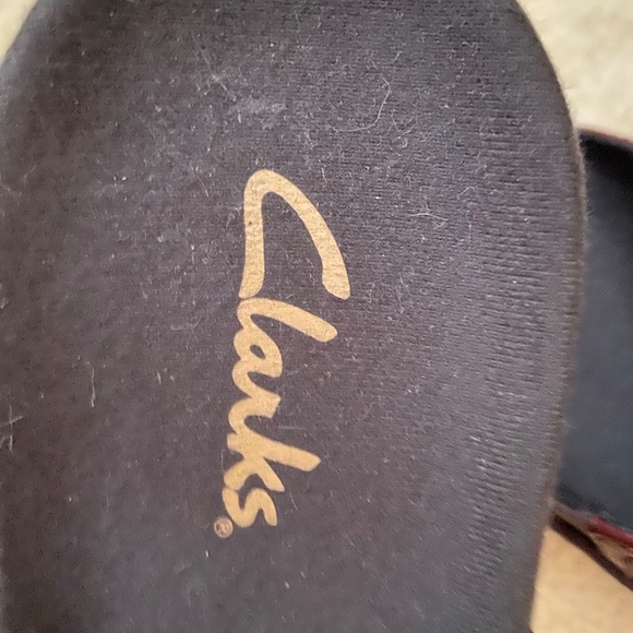Women's Clarks Clogs Never worn. Size 9W. Wine. - Picture 2 of 5